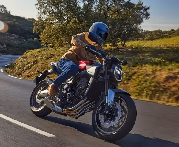 CB 650R E-Clutch ambientada 02